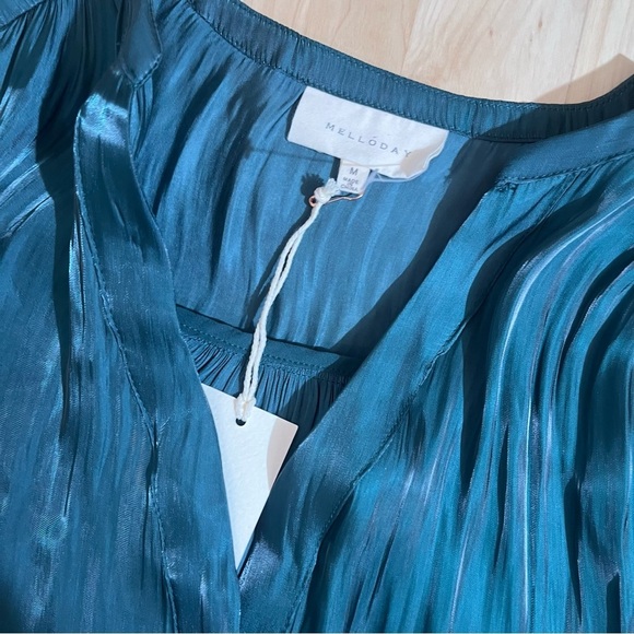 Mello Day New With Tags Womens Teal Pleated Light Weight Blouse Size Medium - Picture 4 of 5
